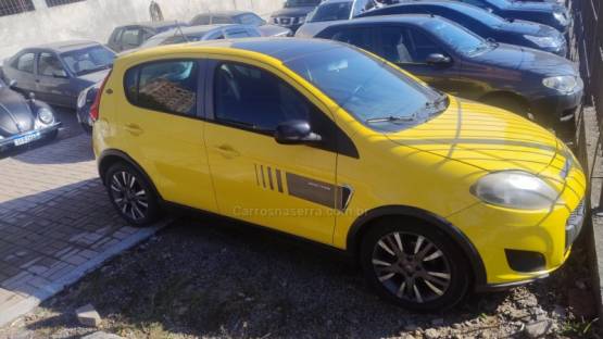 FIAT - PALIO - 2013/2014 - Amarela - R$ 48.999,00