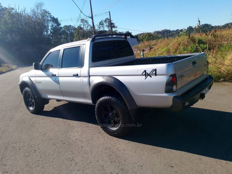 MITSUBISHI - L200 OUTDOOR - 2009/2010 - Prata - R$ 64.999,00