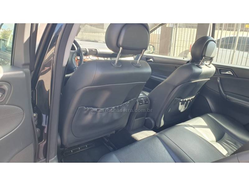 MERCEDES-BENZ - C 180 - 2000/2001 - Preta - R$ 39.999,00