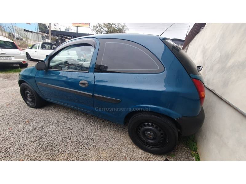 CHEVROLET - CELTA - 2001/2001 - Verde - R$ 15.999,00