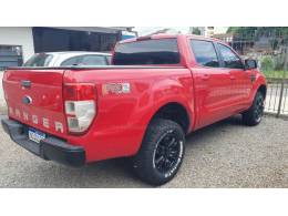 FORD - RANGER - 2013/2014 - Vermelha - R$ 89.999,00
