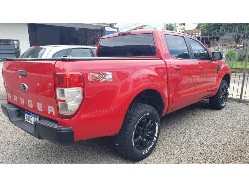 FORD - RANGER - 2013/2014 - Vermelha - R$ 89.999,00