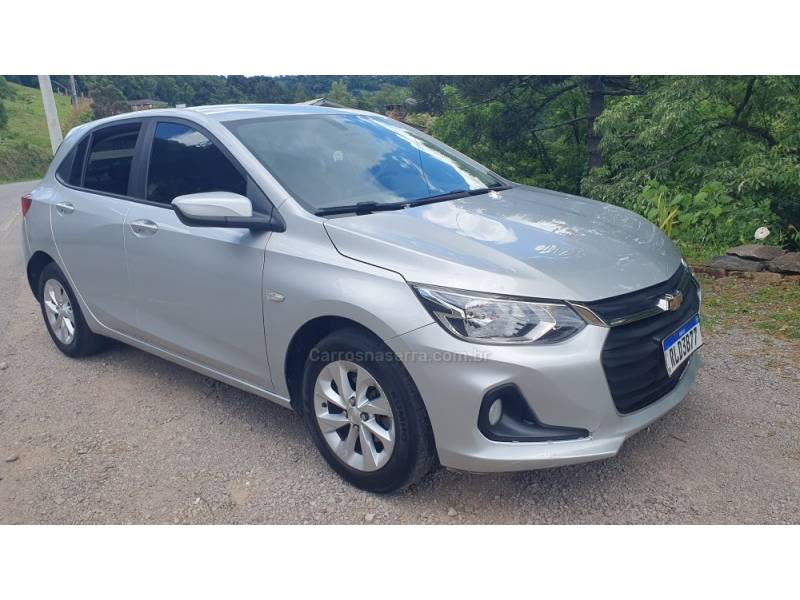 CHEVROLET - ONIX - 2020/2020 - Prata - R$ 69.999,00