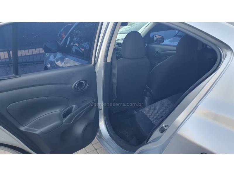 NISSAN - VERSA - 2019/2019 - Prata - R$ 49.999,00