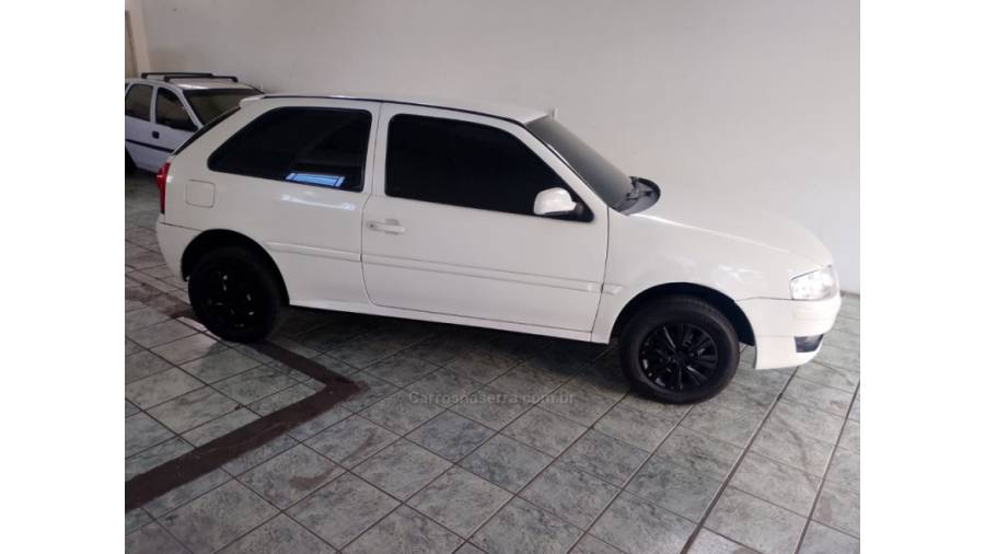 VOLKSWAGEN - GOL - 2005/2006 - Branca - R$ 15.999,00