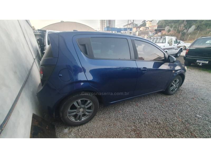 CHEVROLET - SONIC - 2012/2013 - Azul - R$ 42.999,00
