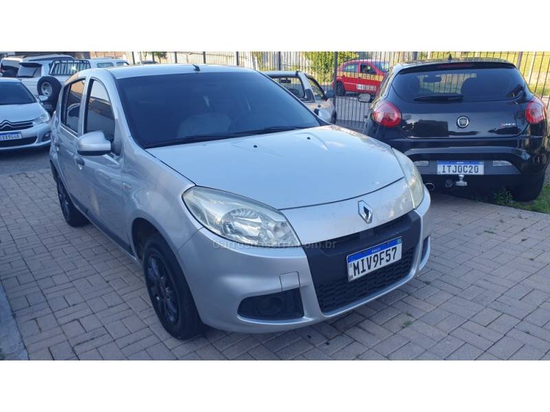 RENAULT - SANDERO - 2011/2012 - Prata - R$ 32.999,00