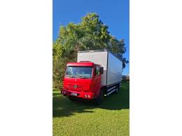 MERCEDES-BENZ - 1718 - 2011/2011 - Vermelha - R$ 215.000,00