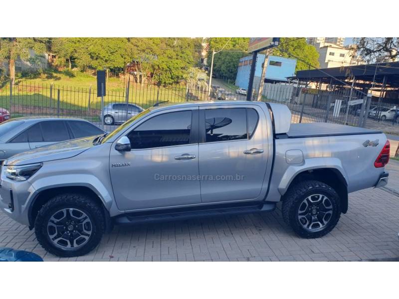 TOYOTA - HILUX - 2025/2025 - Prata - R$ 369.999,00