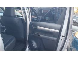 TOYOTA - HILUX - 2025/2025 - Prata - R$ 369.999,00