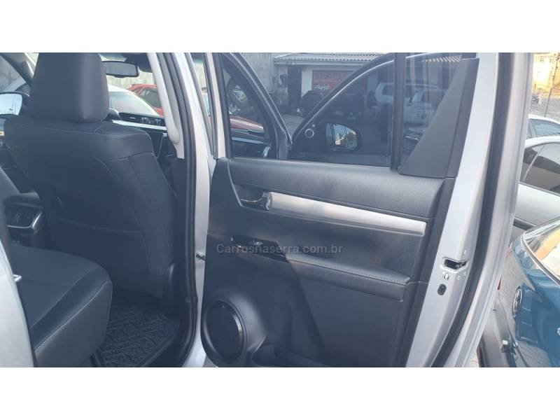 TOYOTA - HILUX - 2025/2025 - Prata - R$ 369.999,00