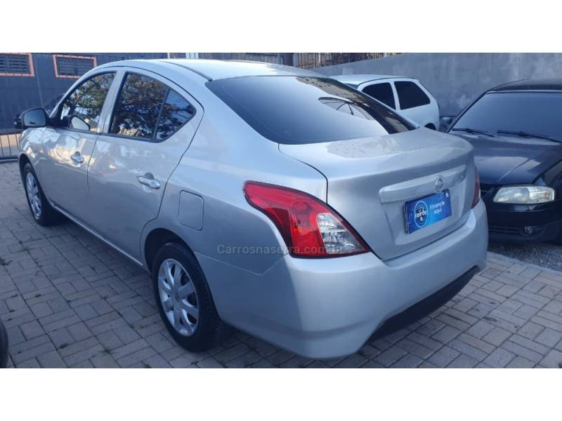 NISSAN - VERSA - 2019/2019 - Prata - R$ 49.999,00
