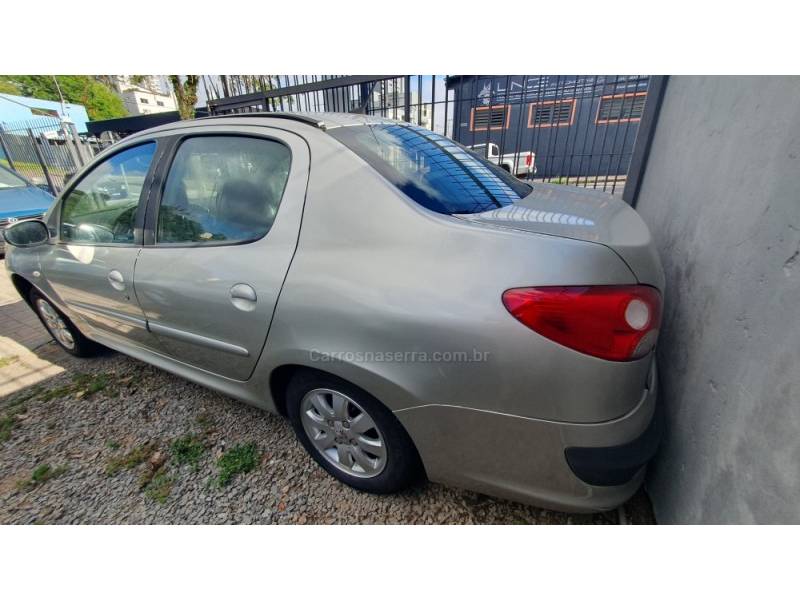 PEUGEOT - 207 - 2010/2011 - Prata - R$ 23.900,00