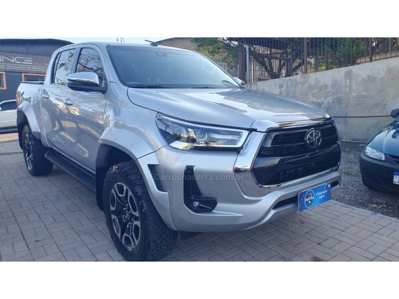TOYOTA - HILUX - 2025/2025 - Prata - R$ 369.999,00