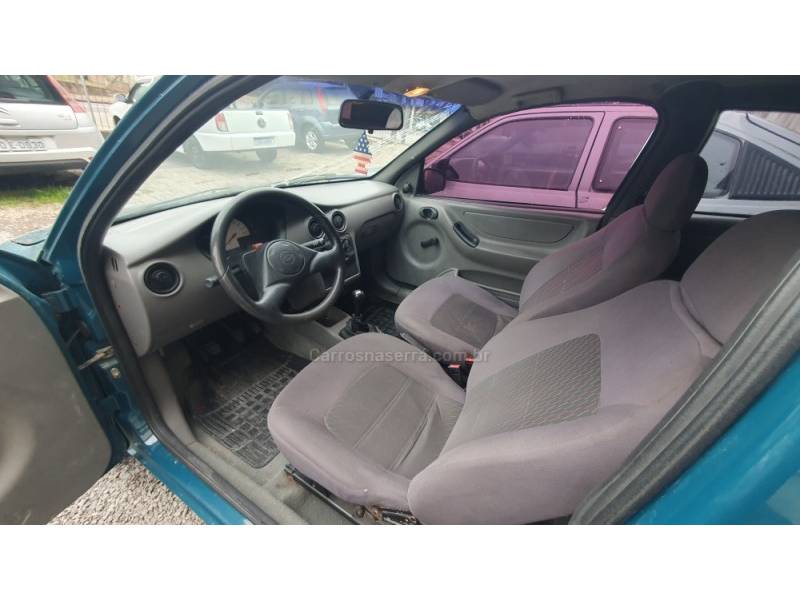 CHEVROLET - CELTA - 2001/2001 - Verde - R$ 15.999,00