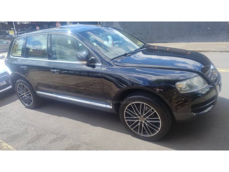 VOLKSWAGEN - TOUAREG - 2006/2006 - Prata - R$ 49.999,00