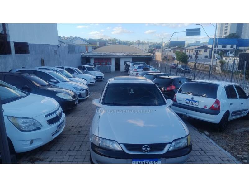 CHEVROLET - VECTRA - 1998/1998 - Prata - R$ 25.999,00