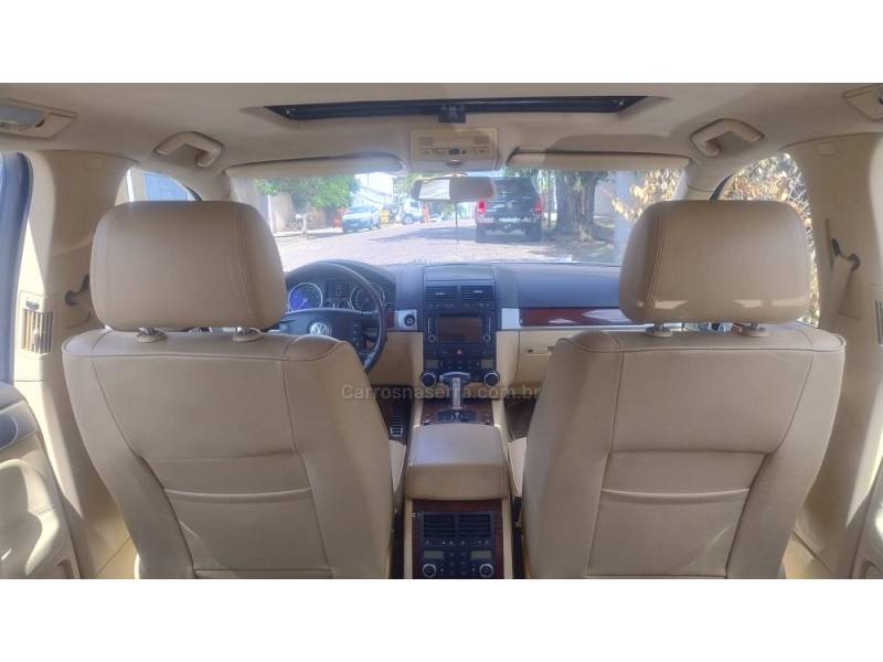 VOLKSWAGEN - TOUAREG - 2006/2006 - Prata - R$ 49.999,00