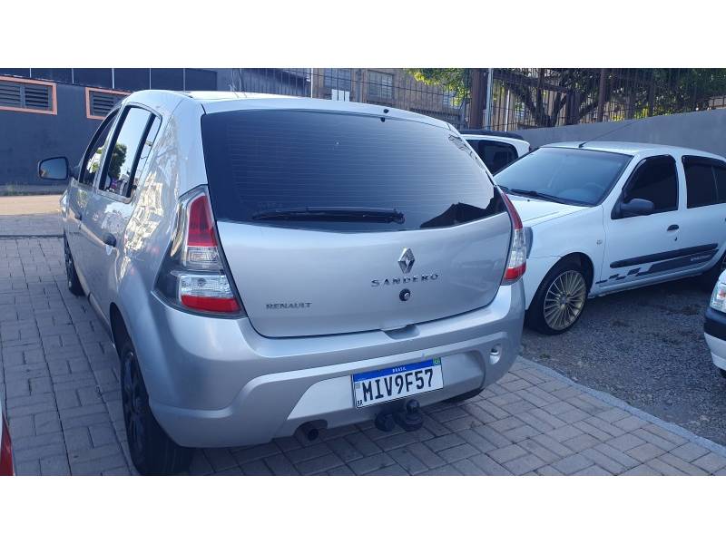 RENAULT - SANDERO - 2011/2012 - Prata - R$ 32.999,00