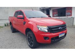 FORD - RANGER - 2013/2014 - Vermelha - R$ 89.999,00