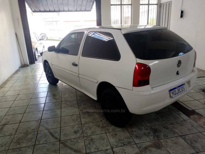 VOLKSWAGEN - GOL - 2005/2006 - Branca - R$ 15.999,00