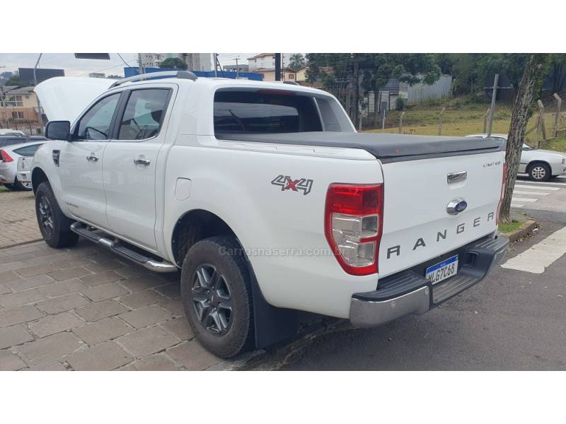 FORD - RANGER - 2013/2014 - Branca - R$ 119.999,00