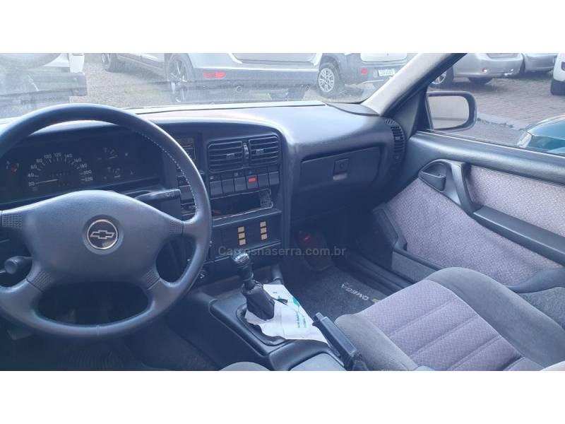 CHEVROLET - OMEGA - 1996/1997 - Prata - R$ 32.990,00