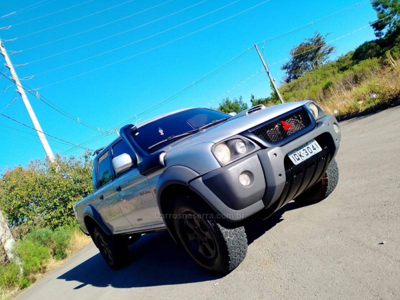 MITSUBISHI - L200 OUTDOOR - 2009/2010 - Prata - R$ 64.999,00