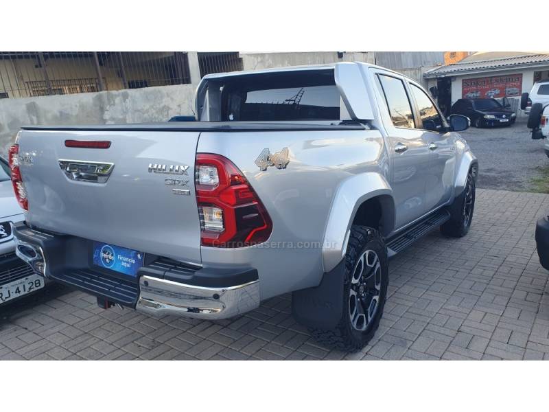 TOYOTA - HILUX - 2025/2025 - Prata - R$ 369.999,00