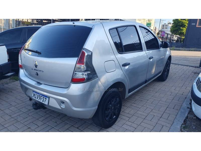 RENAULT - SANDERO - 2011/2012 - Prata - R$ 32.999,00