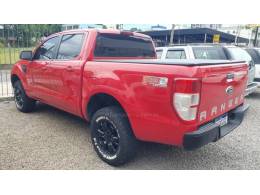 FORD - RANGER - 2013/2014 - Vermelha - R$ 89.999,00