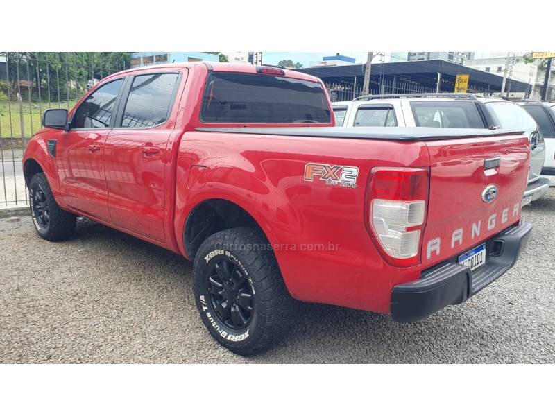 FORD - RANGER - 2013/2014 - Vermelha - R$ 89.999,00